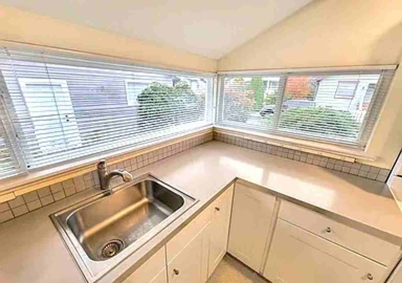 804 E Main St - Photo 5 of 14