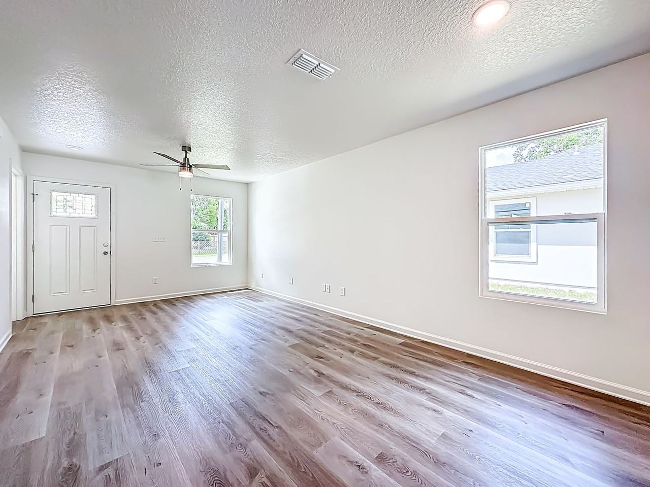 780 W 5th St - Photo 3 of 20