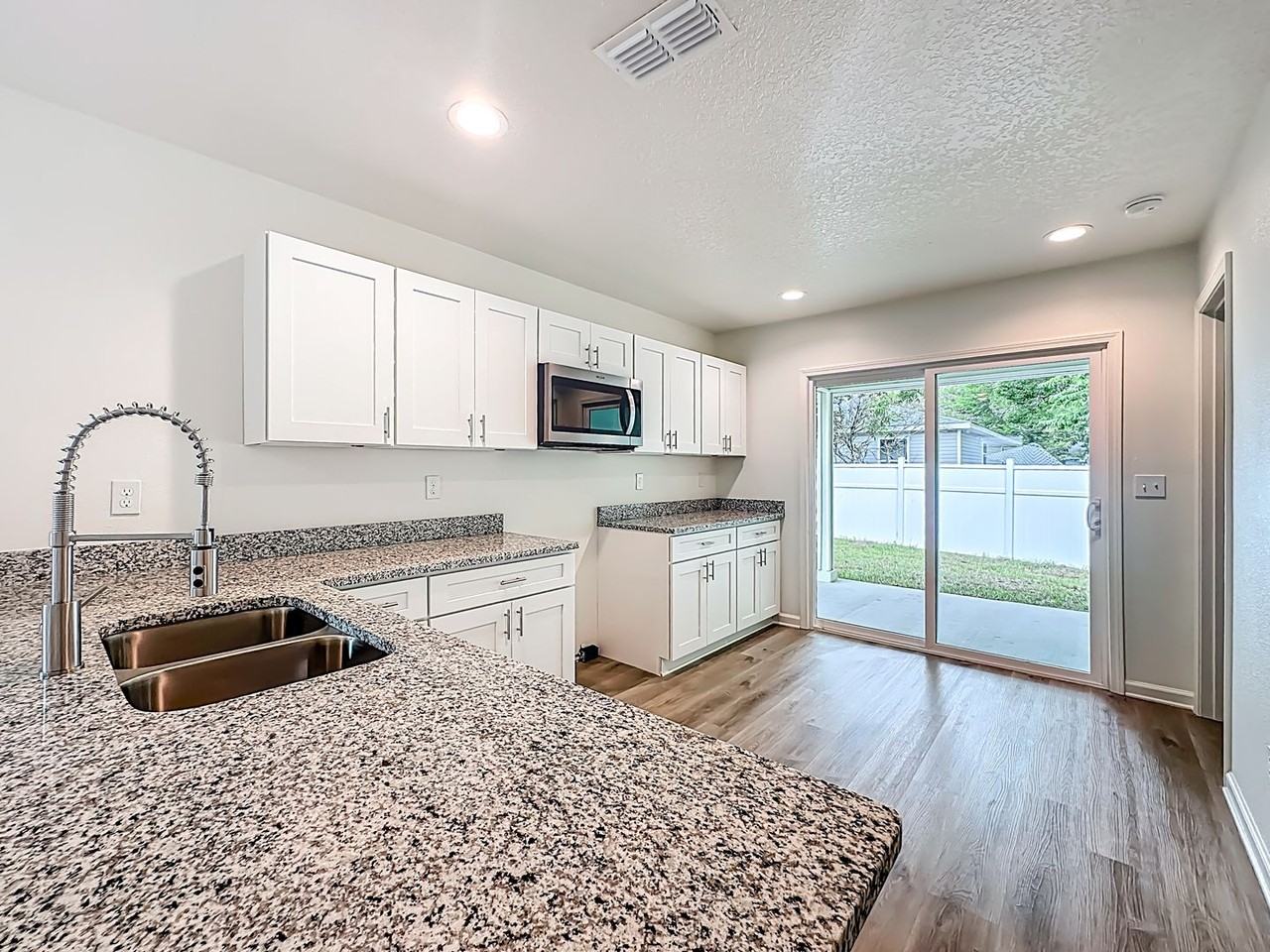 780 W 5th St - Photo 5 of 20