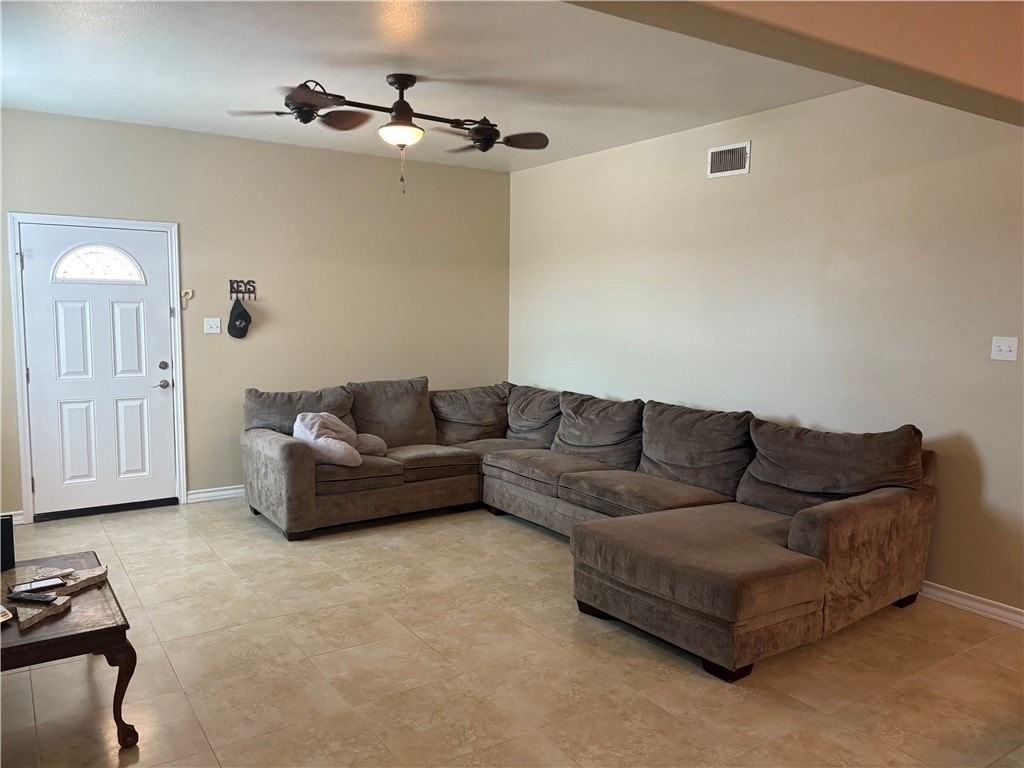 915 Flour Bluff Dr - Photo 2 of 16