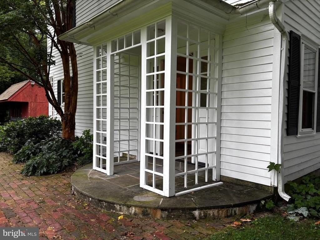 410 Wharf Road - Photo 4 of 47