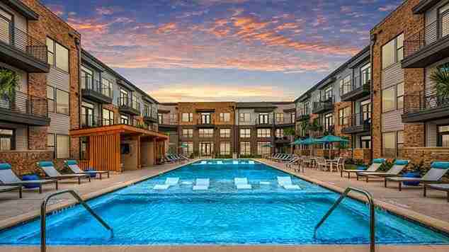 23615 Western Centre Dr - Photo 3 of 8