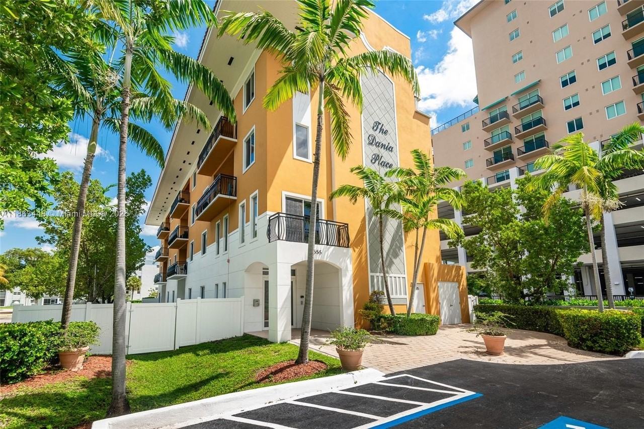 555 E Dania Beach Blvd #9 - Photo 2 of 35