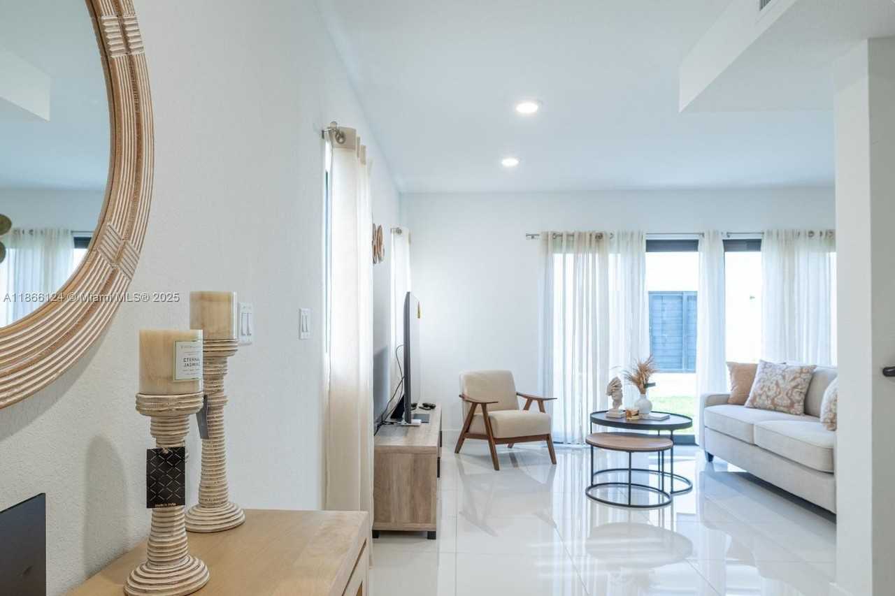 1184 Nw 2nd Ln - Photo 3 of 23