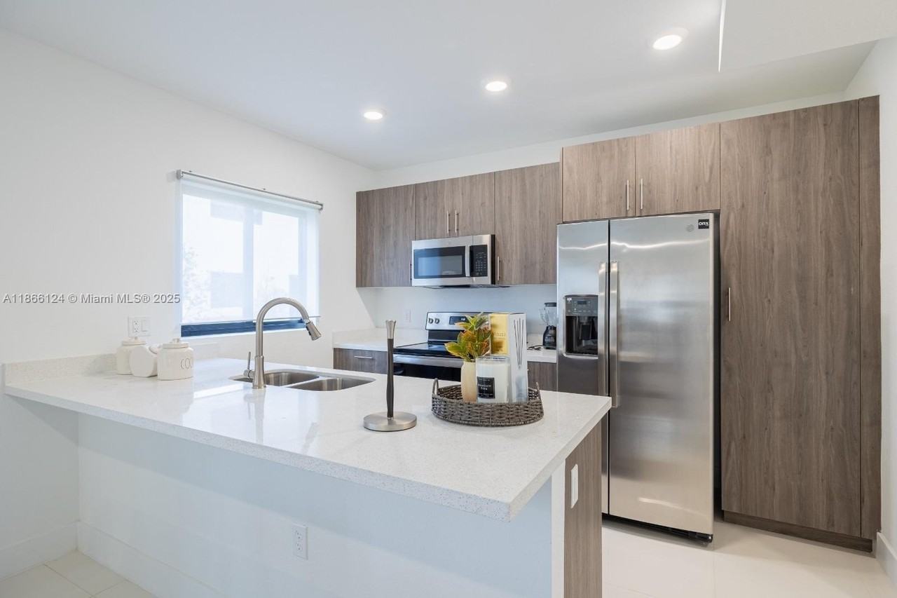 1184 Nw 2nd Ln - Photo 4 of 23