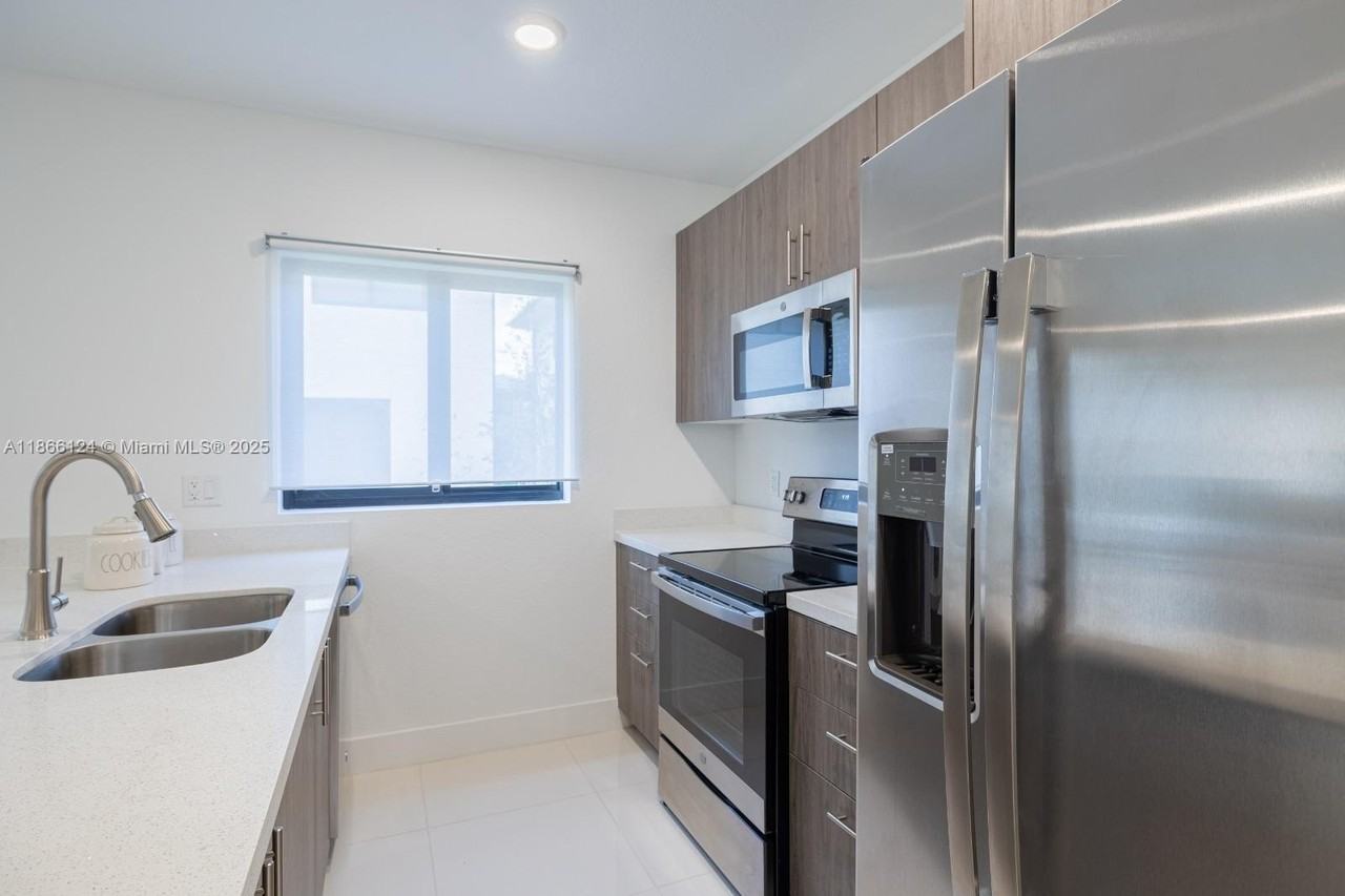 1184 Nw 2nd Ln - Photo 5 of 23