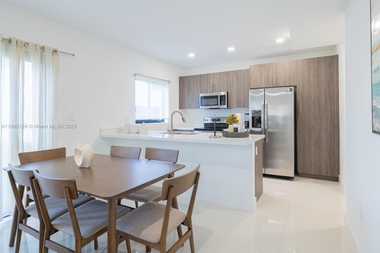 1184 Nw 2nd Ln - Photo 7 of 23