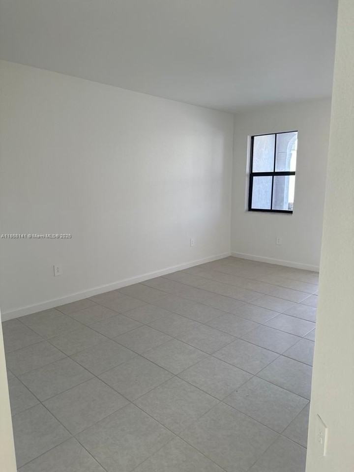 11926 Sw 245th Ter - Photo 6 of 43