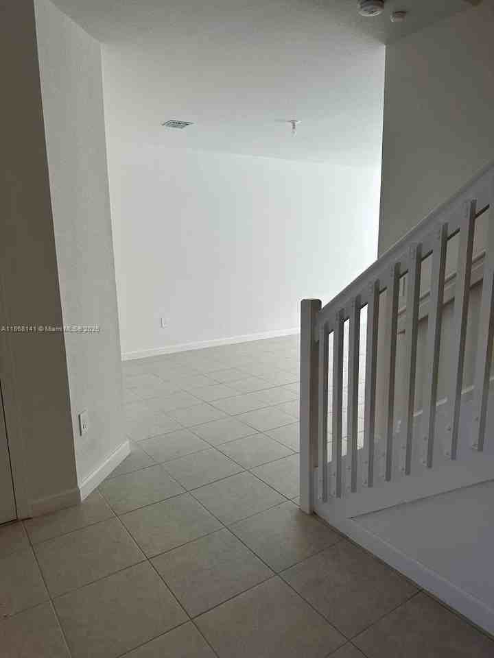 11926 Sw 245th Ter - Photo 7 of 43