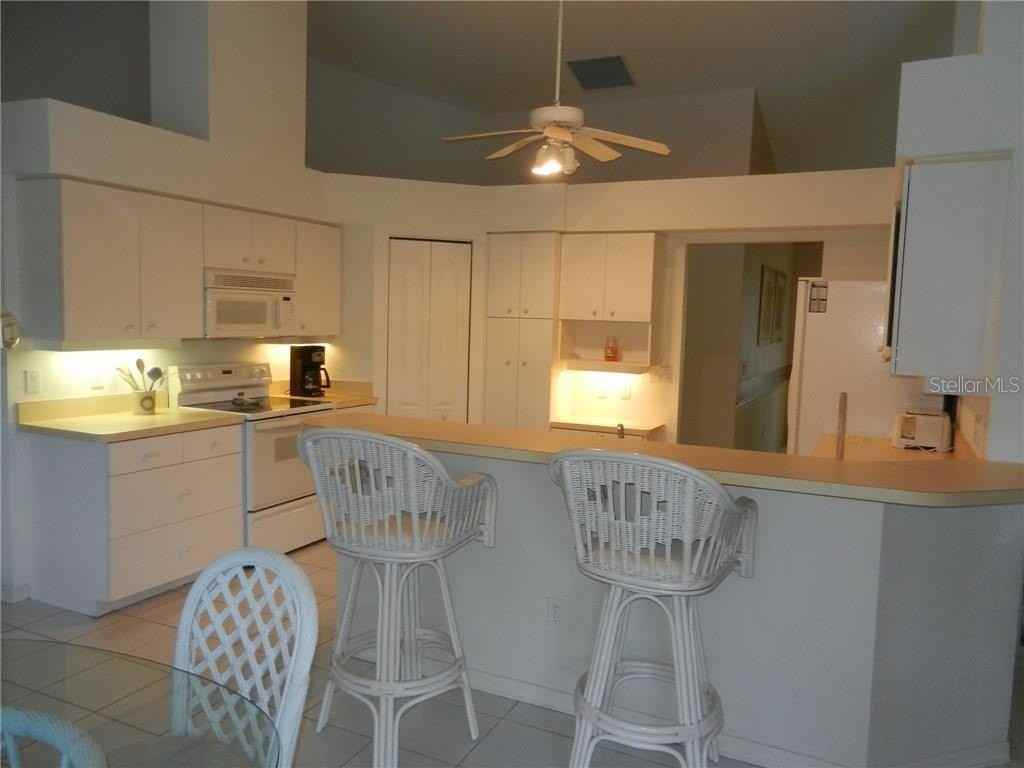 589 Rotonda Cir - Photo 6 of 25