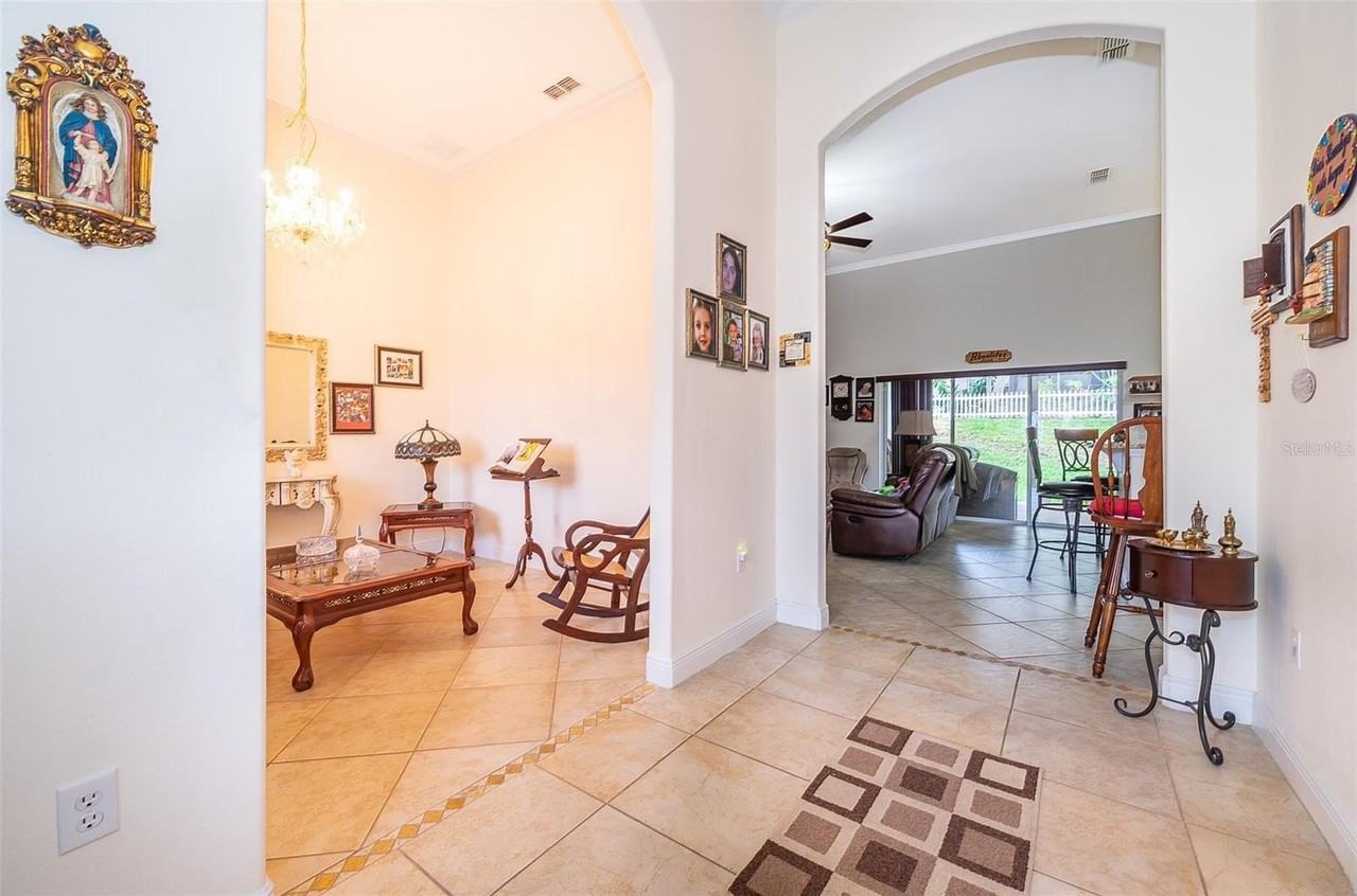 1607 Oak Hollow Road - Photo 4 of 30