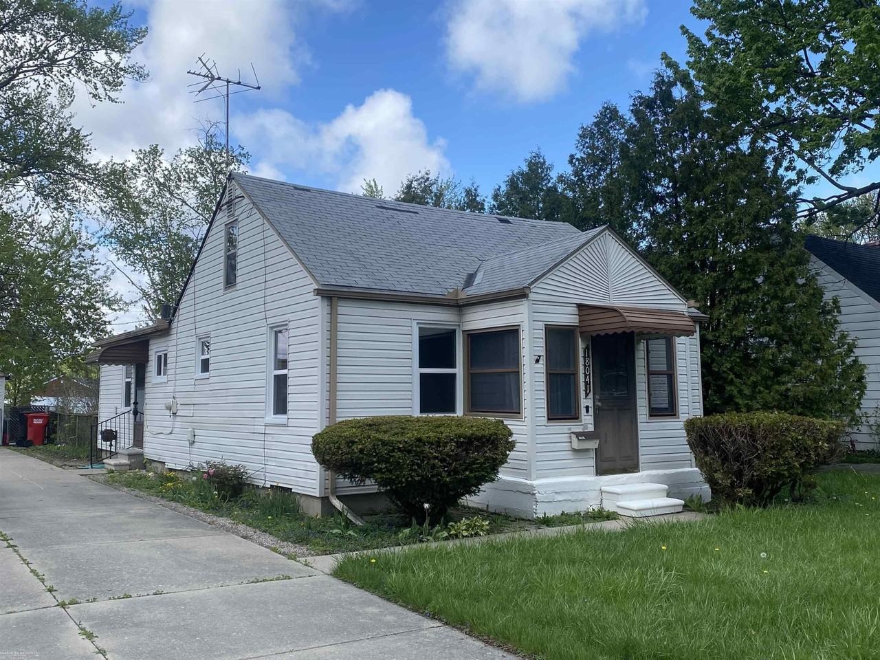 18041 Eastland Street - Photo 2 of 32