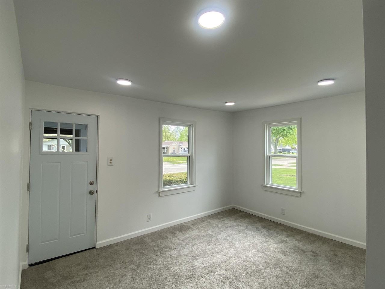 18041 Eastland Street - Photo 6 of 32