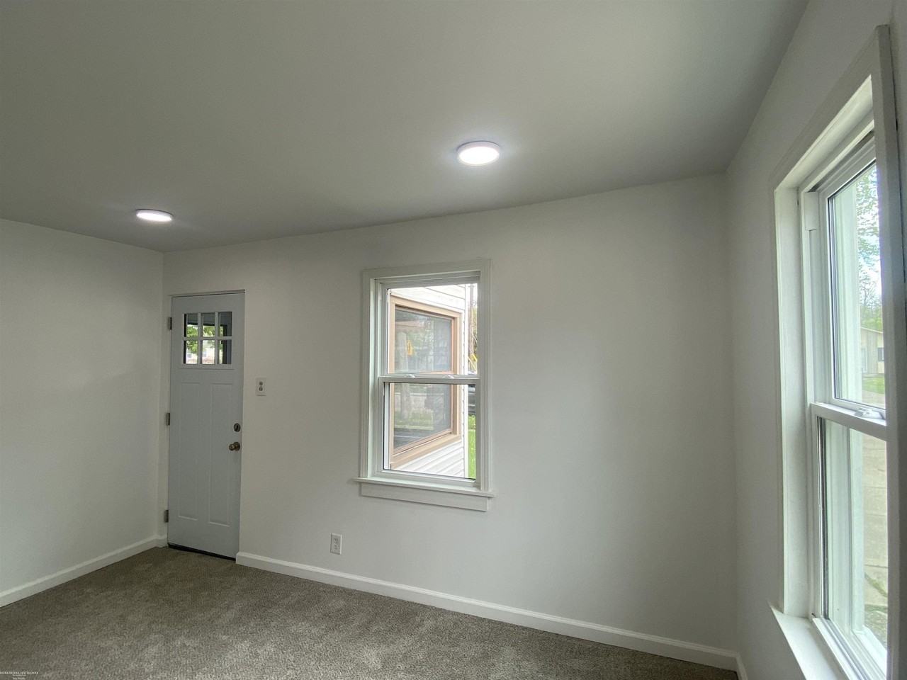 18041 Eastland Street - Photo 7 of 32