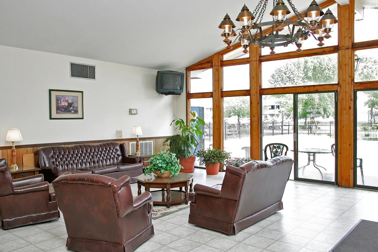 Lily Grace North - Photo 5 of 23