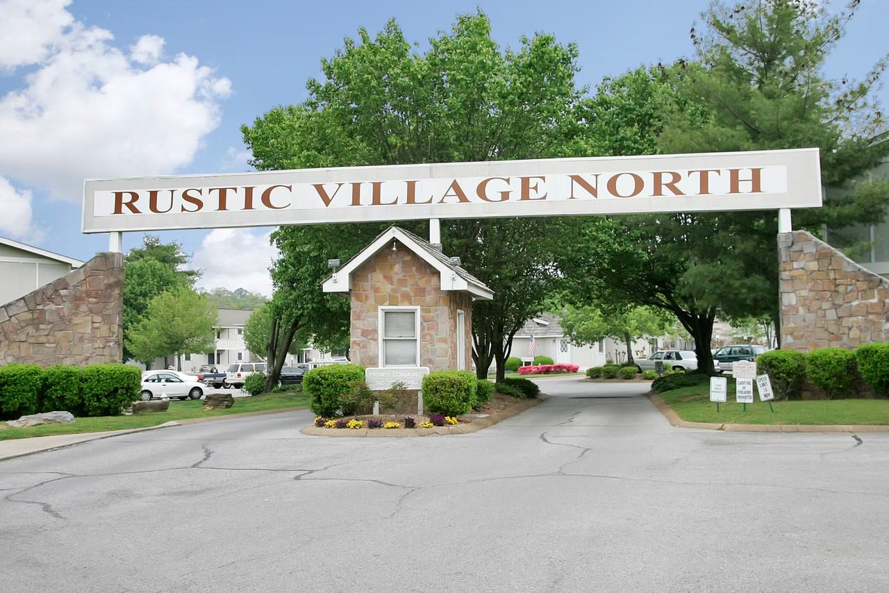 Lily Grace North - Photo 2 of 23