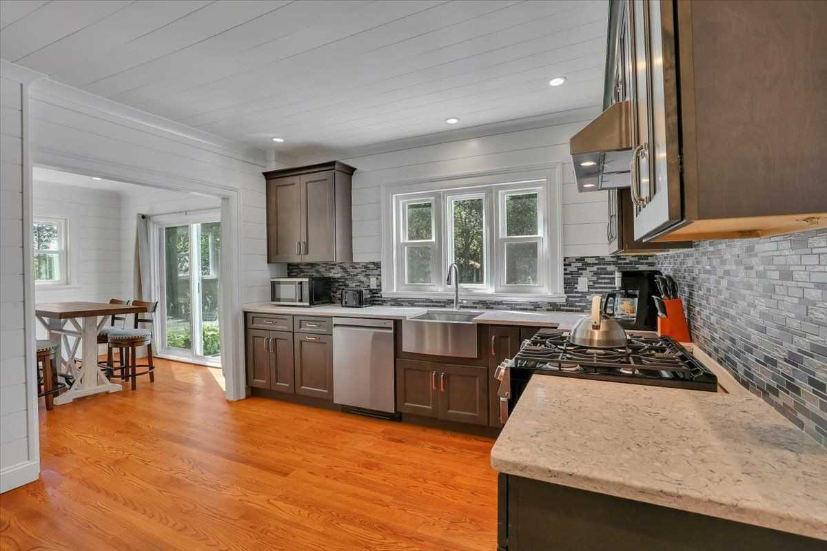 272 Norfolk Rd - Photo 3 of 15