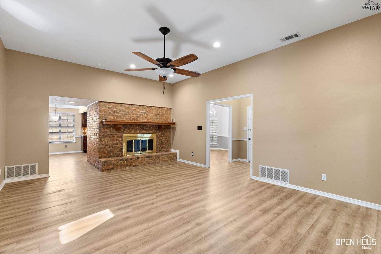 4708 Stansbury Ln - Photo 4 of 30