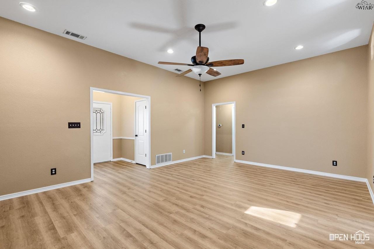 4708 Stansbury Ln - Photo 5 of 30