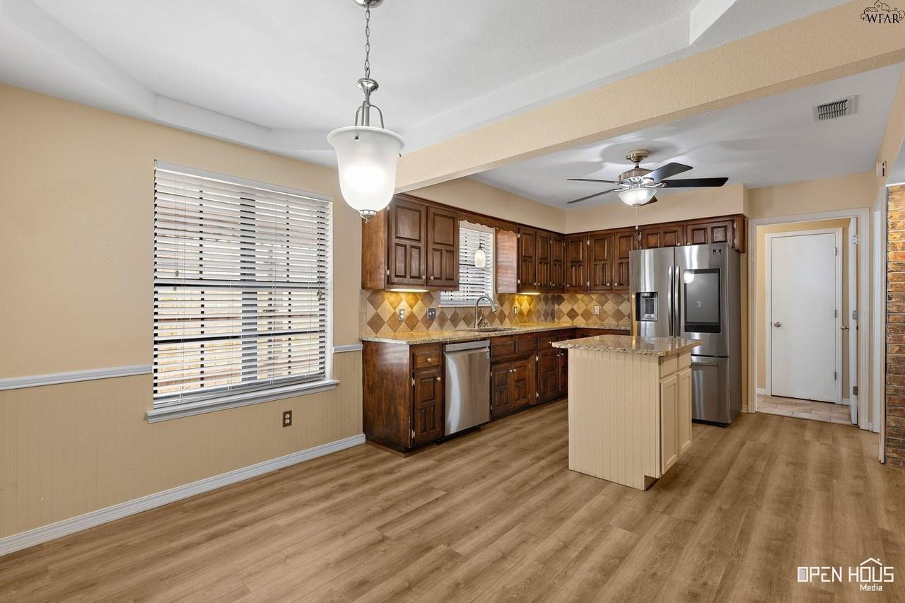 4708 Stansbury Ln - Photo 7 of 30