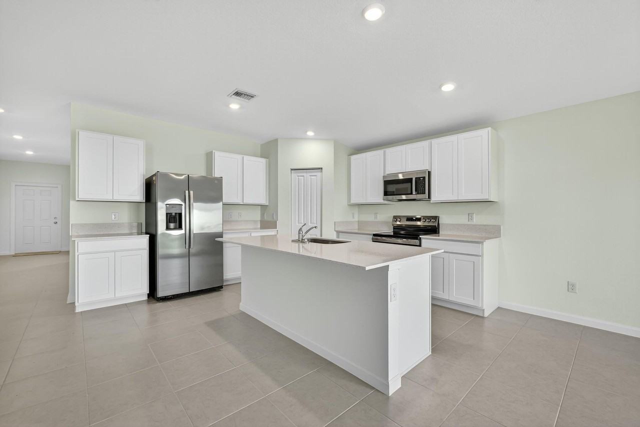 728 Carlyle Way - Photo 3 of 46