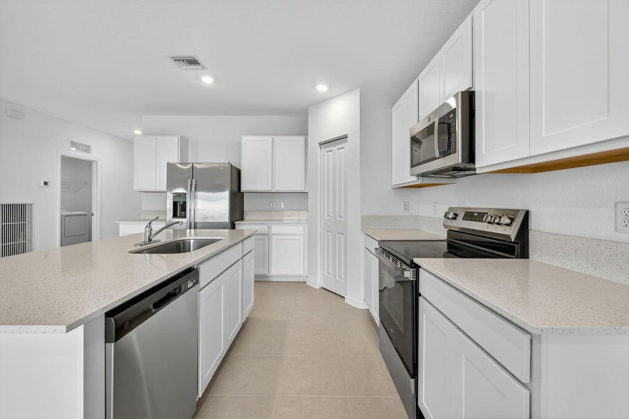 728 Carlyle Way - Photo 4 of 46