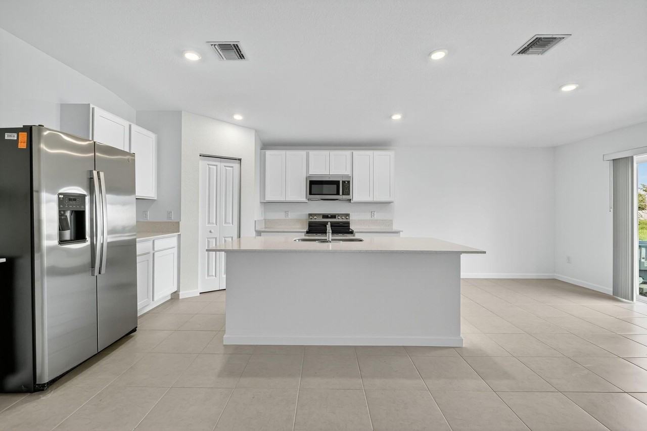 728 Carlyle Way - Photo 5 of 46