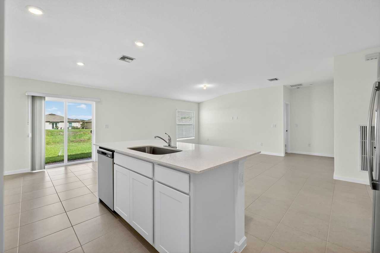 728 Carlyle Way - Photo 6 of 46