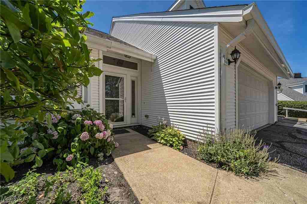 5760 Emerald Ridge Pkwy ##A - Photo 3 of 37