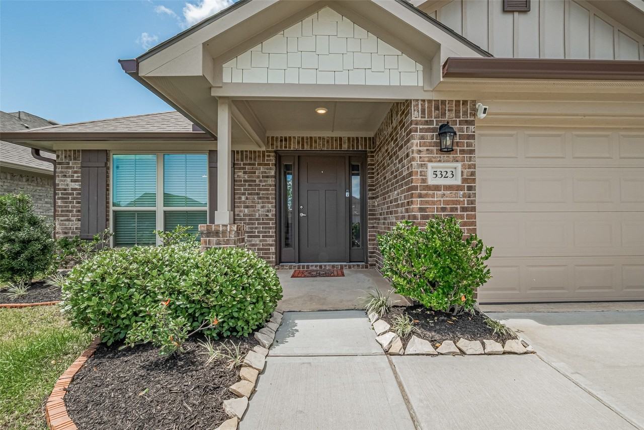 5323 Vermilion Ct - Photo 3 of 26