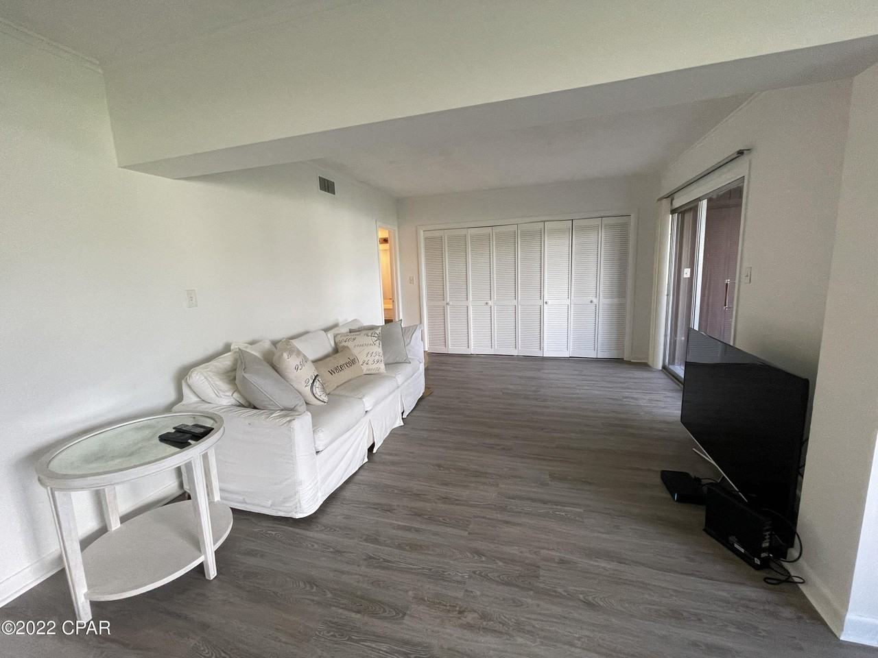 112 Fairway Boulevard - Photo 3 of 17