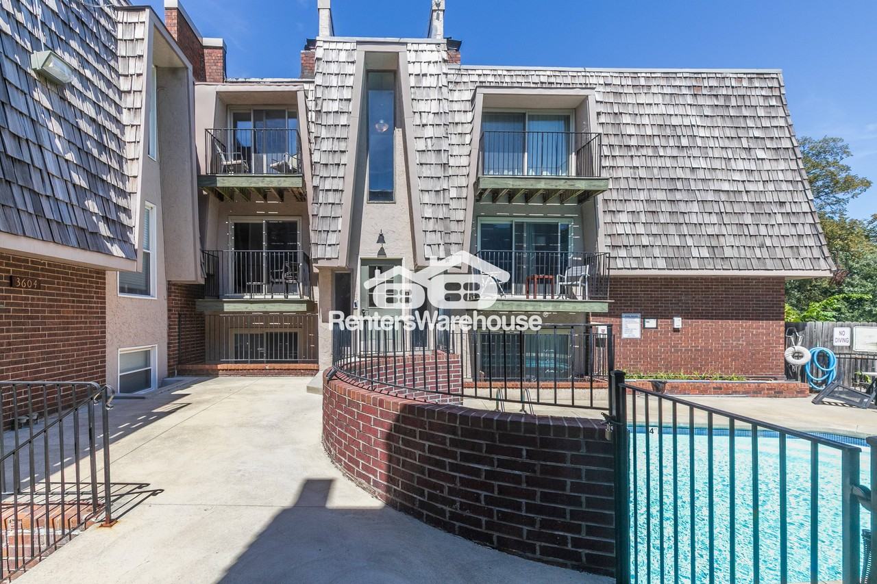 3602 Gillham Rd Apt 11 - Photo 3 of 17