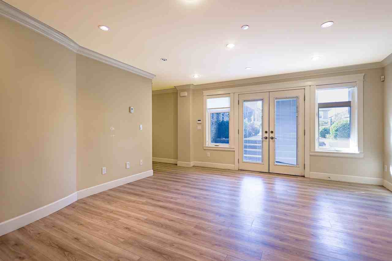 1165 Kings Avenue - Photo 2 of 18
