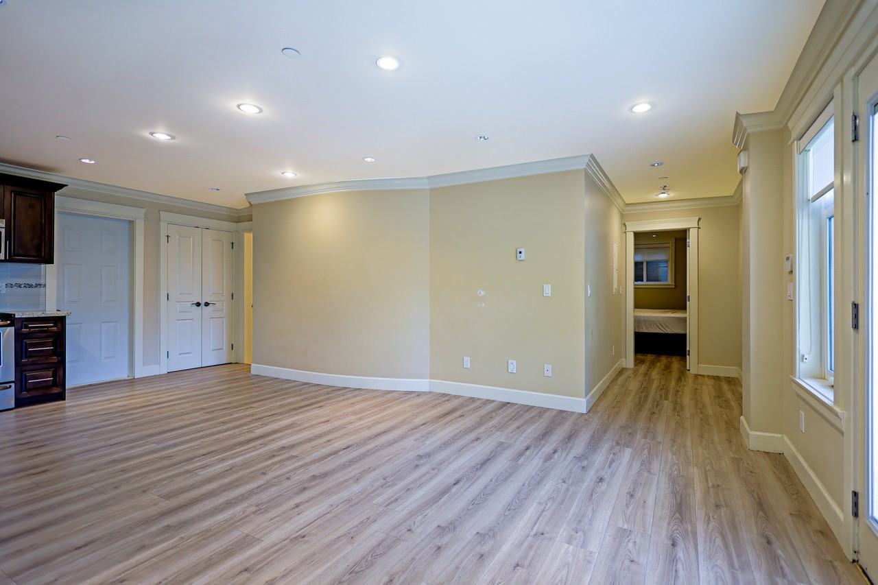 1165 Kings Avenue - Photo 3 of 18