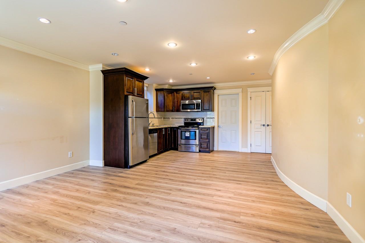 1165 Kings Avenue - Photo 4 of 18