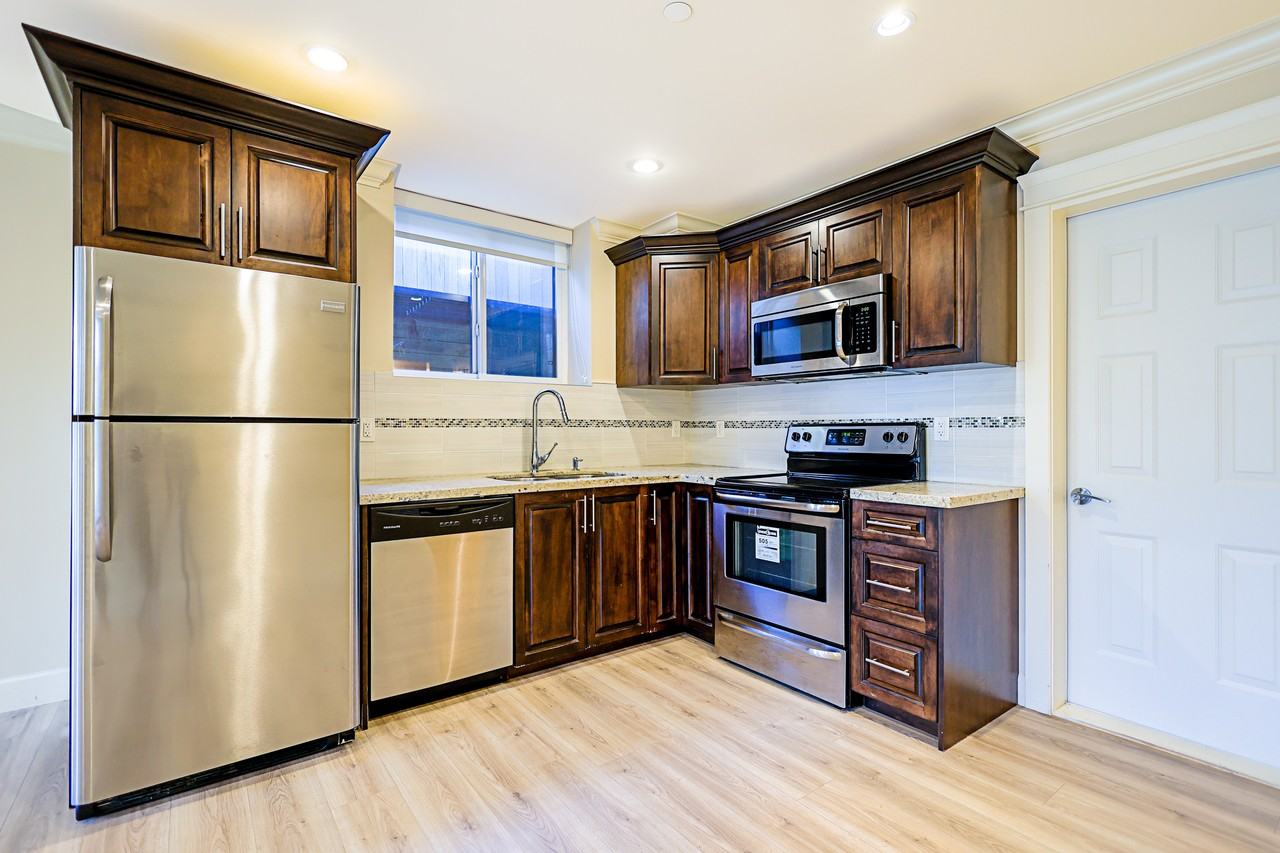 1165 Kings Avenue - Photo 9