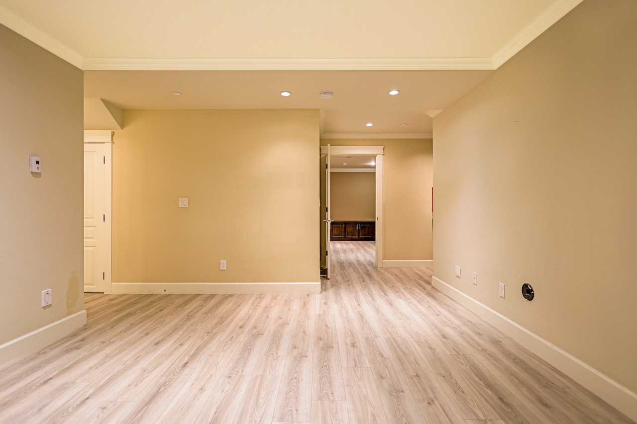 1165 Kings Avenue - Photo 11