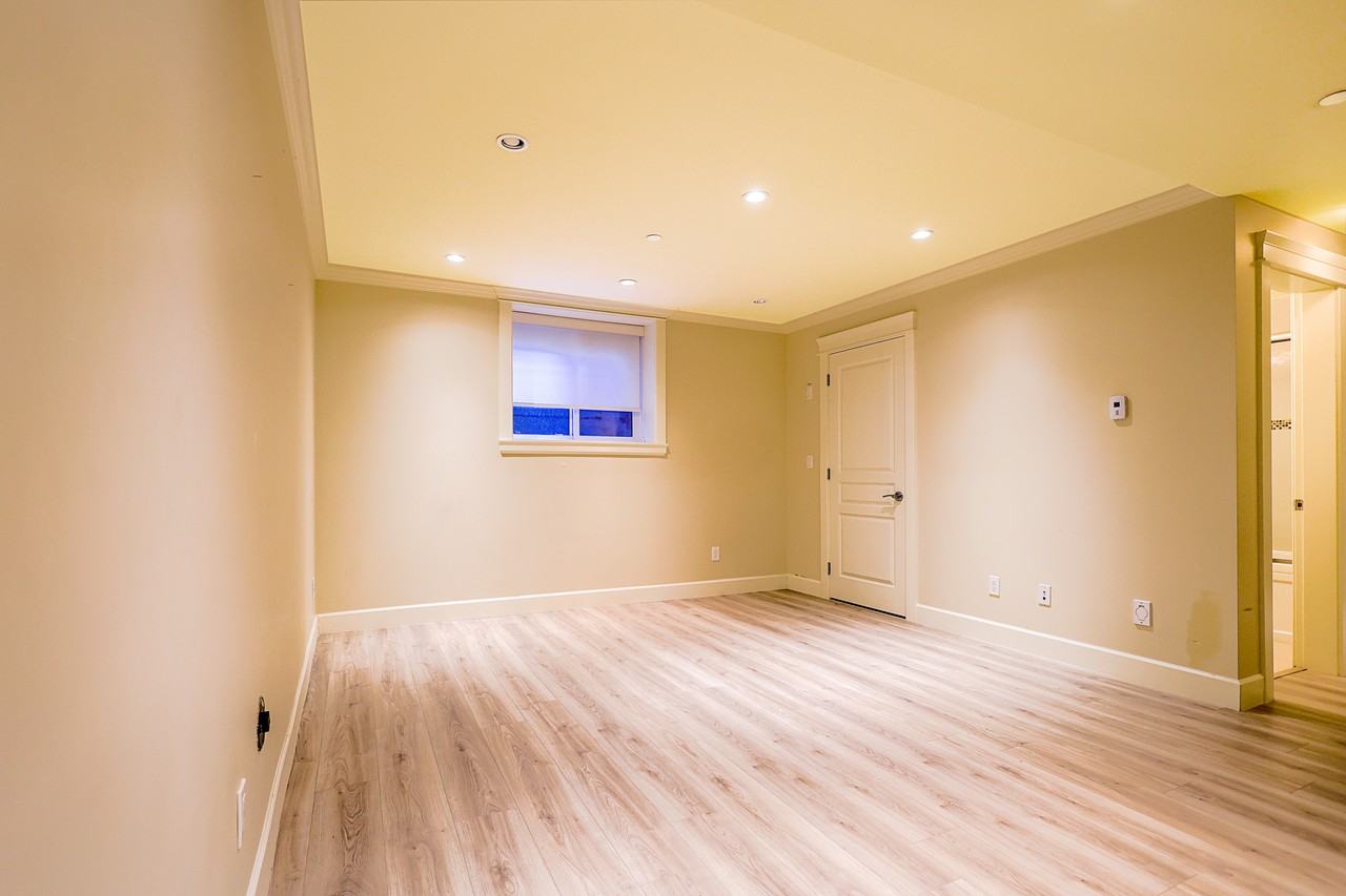 1165 Kings Avenue - Photo 14
