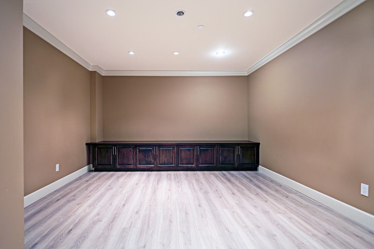 1165 Kings Avenue - Photo 15