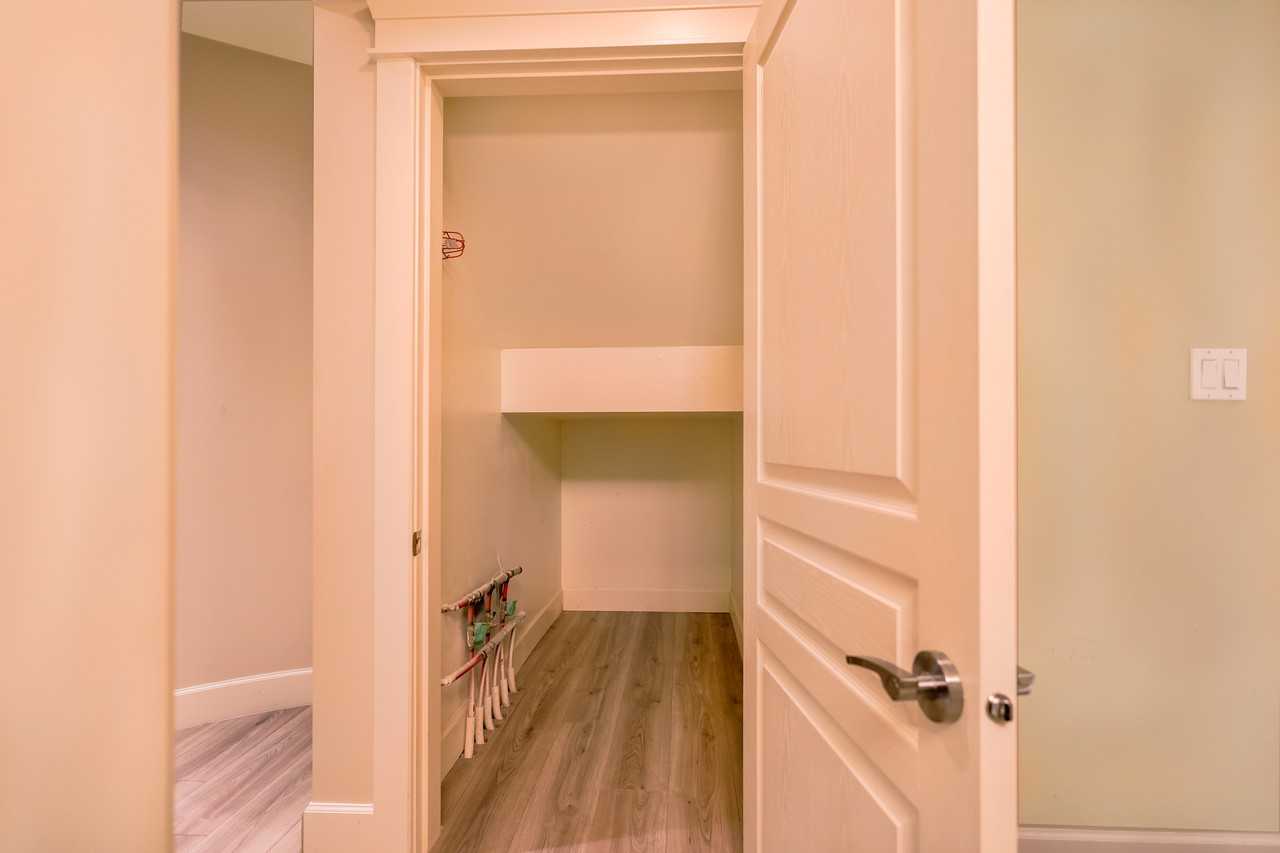 1165 Kings Avenue - Photo 16