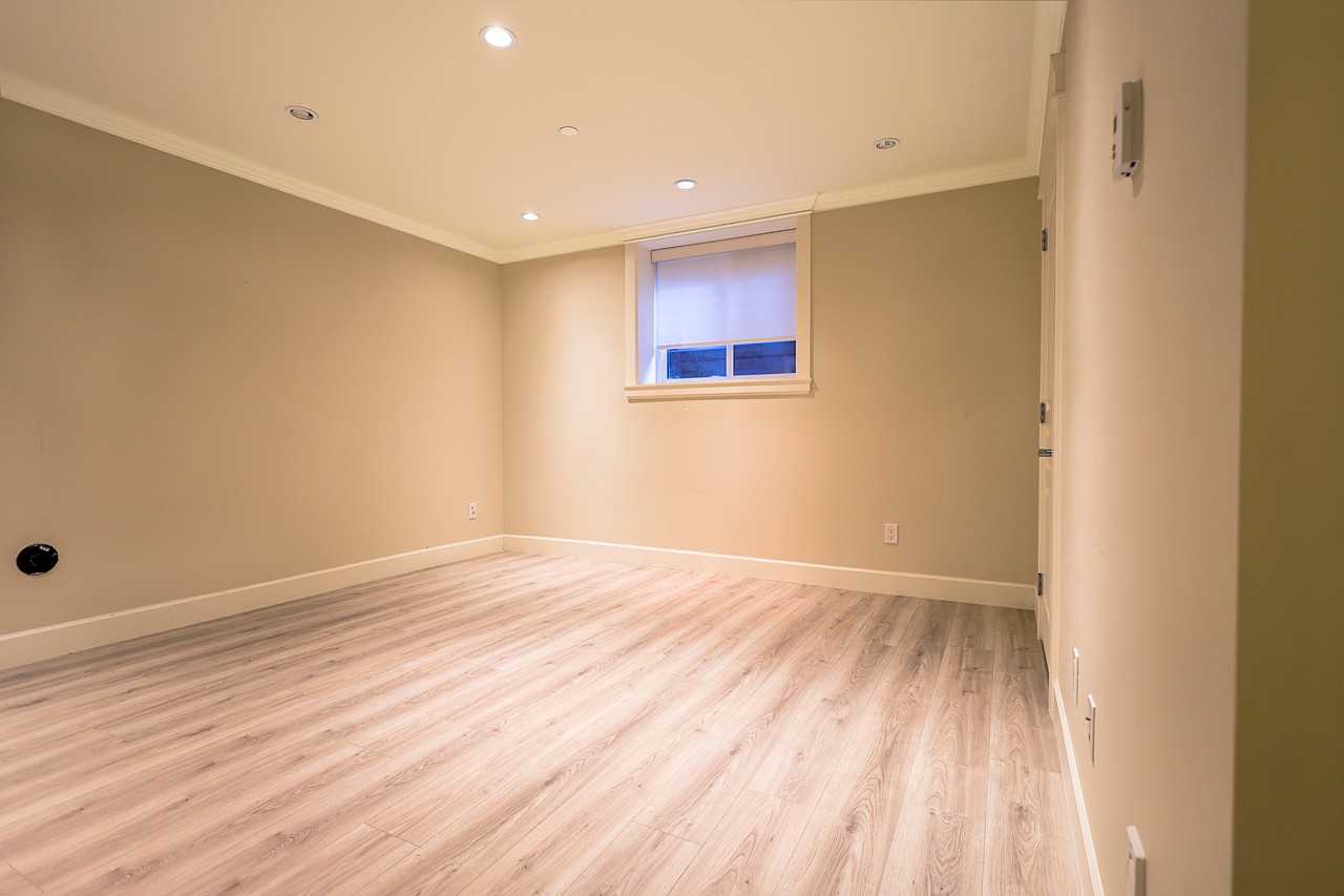 1165 Kings Avenue - Photo 17