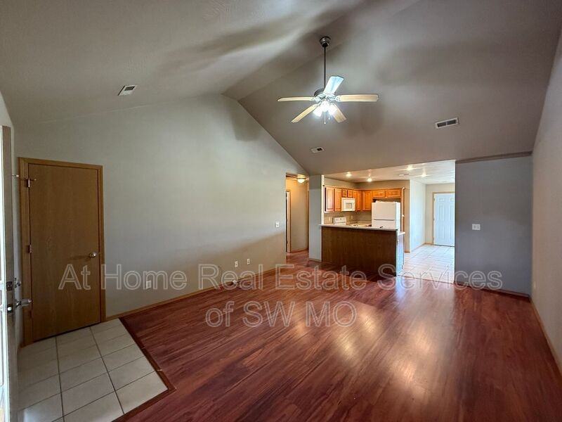 661 S Landen Ave - Photo 2 of 12