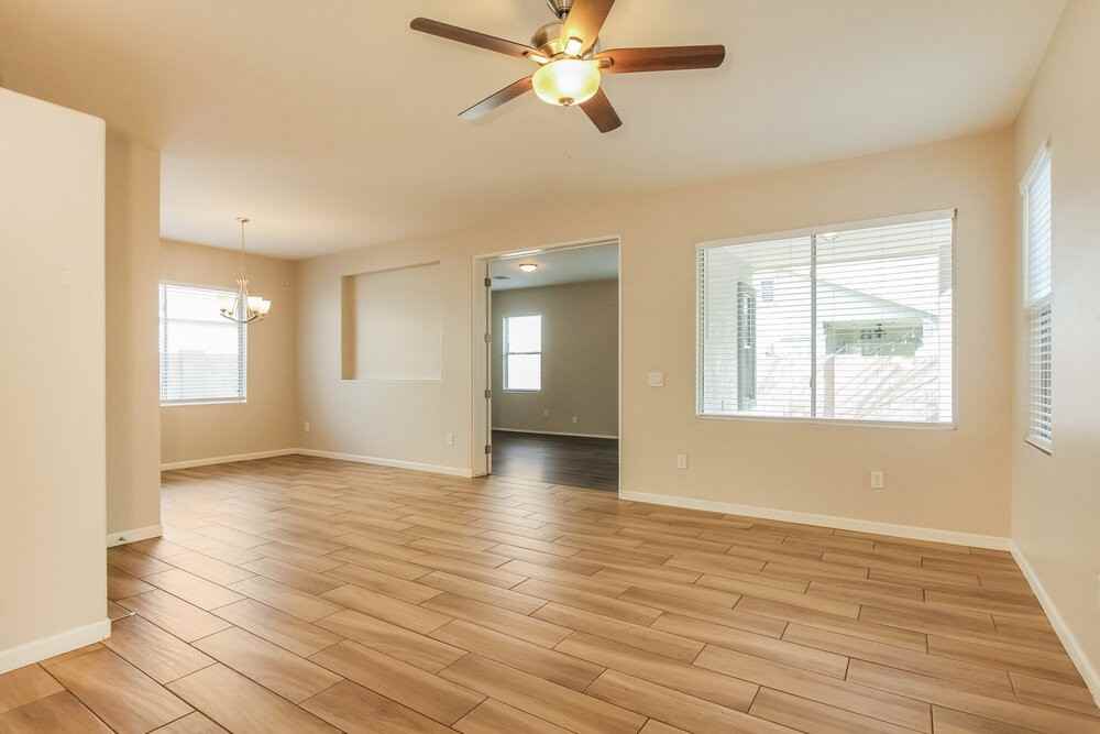 12026 W Yuma St - Photo 4 of 17