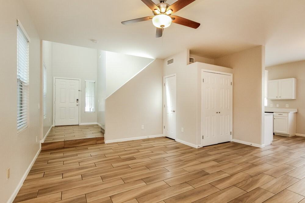 12026 W Yuma St - Photo 5 of 17