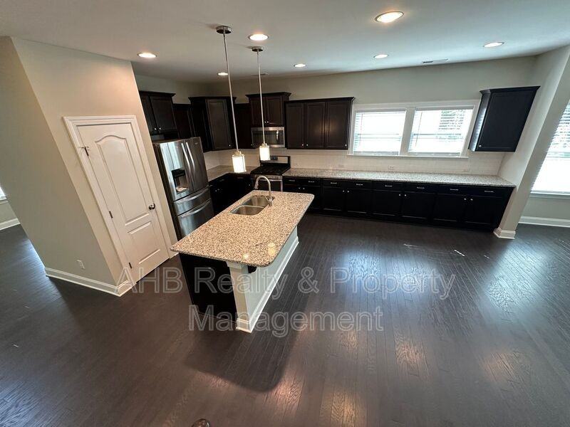 850 Longleaf Pine Pl - Photo 5 of 39