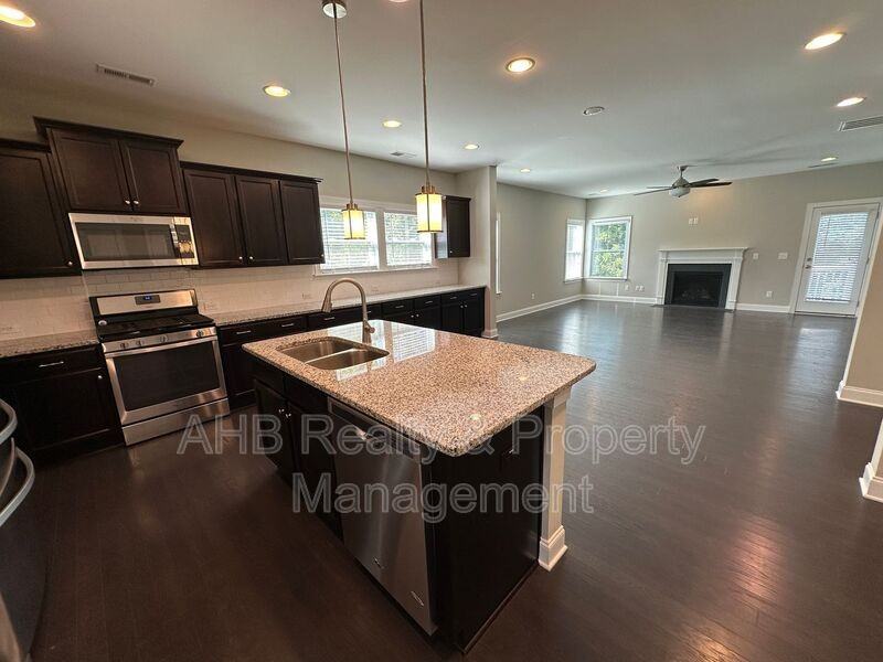 850 Longleaf Pine Pl - Photo 7 of 39