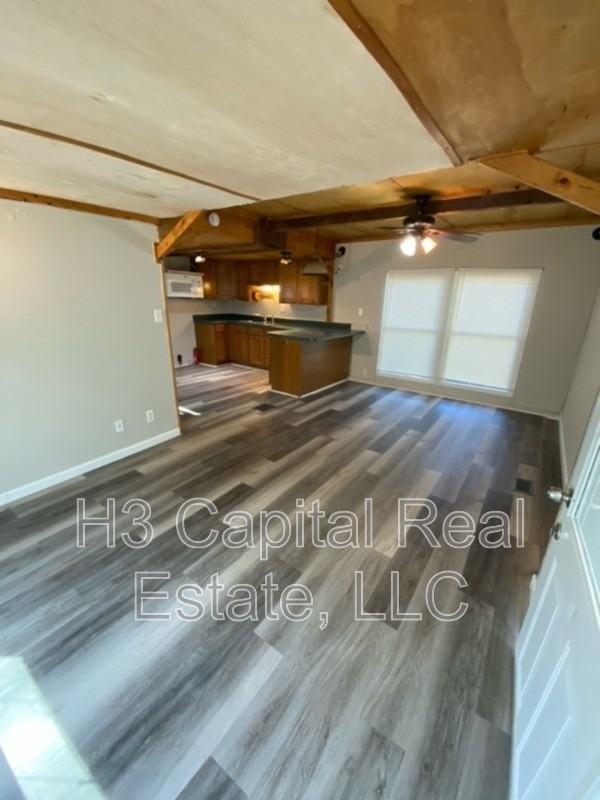 1114 12th St - Photo 2 of 4