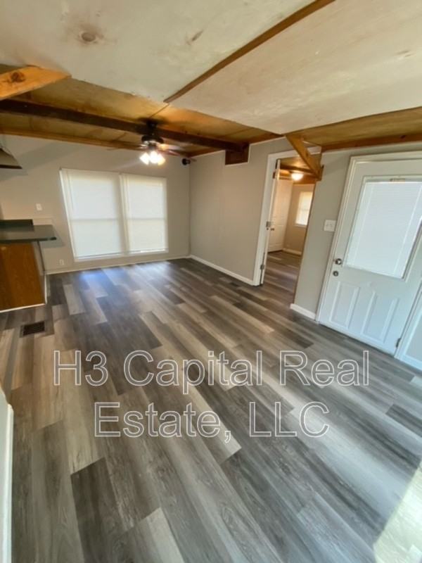 1114 12th St - Photo 3 of 4