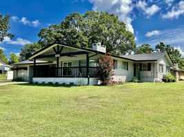 featured image of 1800 E 11th St