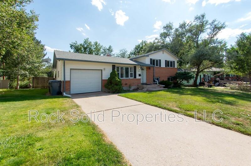 4507 E 10th St - Photo 2 of 33